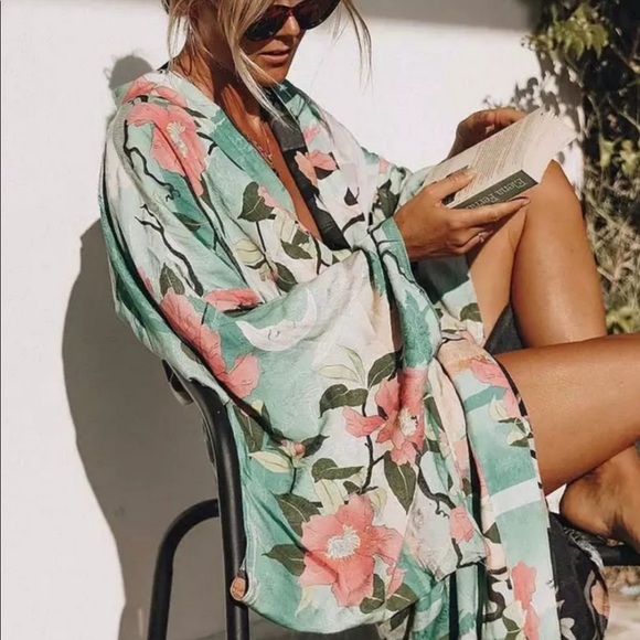 New Arrival boho Lotus kimono - Picture 3 of 9